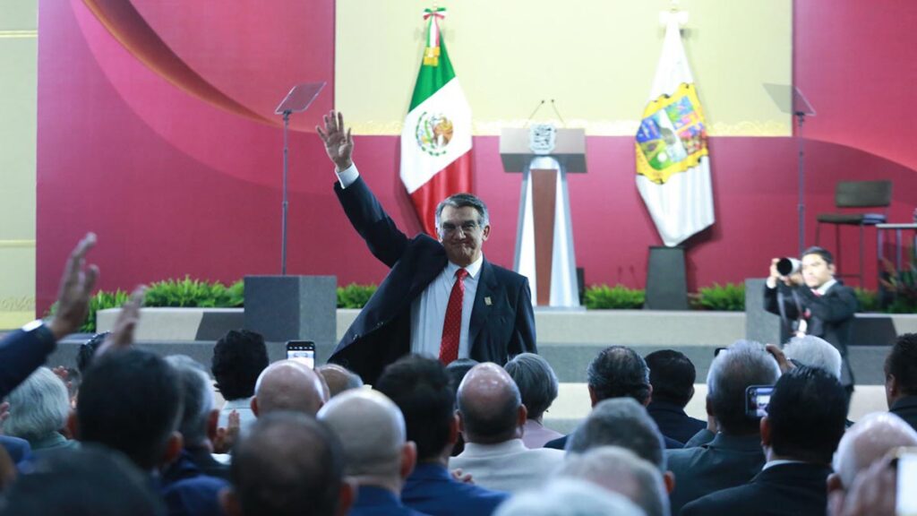 En su Cuarto Informe, Américo defiende el rumbo social de su gobierno