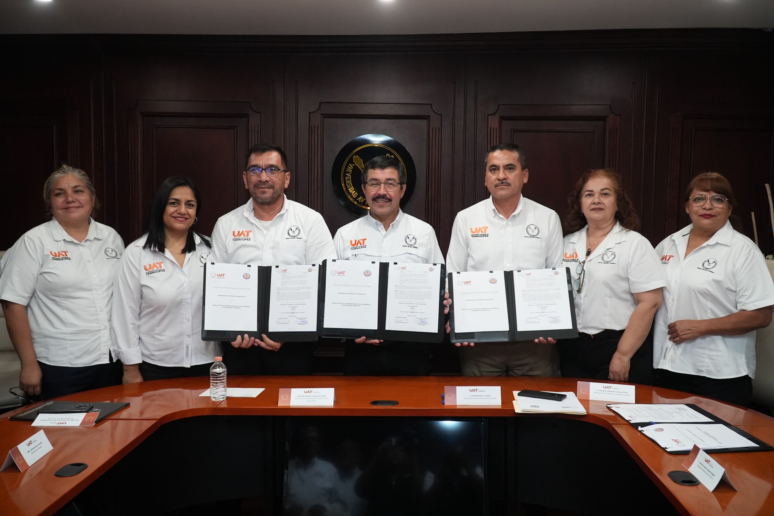 UAT y SUTUAT formalizan convenio de revisión salarial 2026