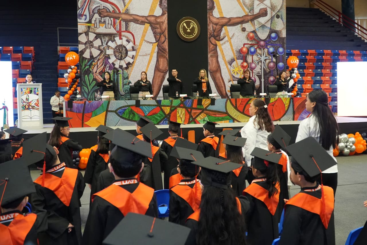 Familia UAT celebra graduación de niñas y niños de CENDI y CDIN
