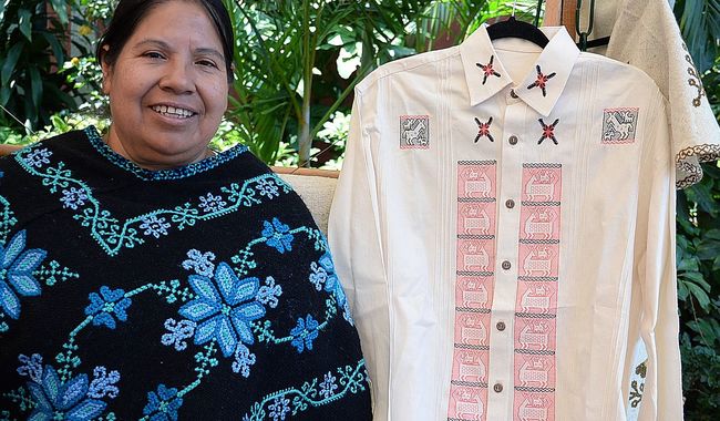 Artesanas textiles reúnen memoria y oficio en la feria Entre puntada y puntada